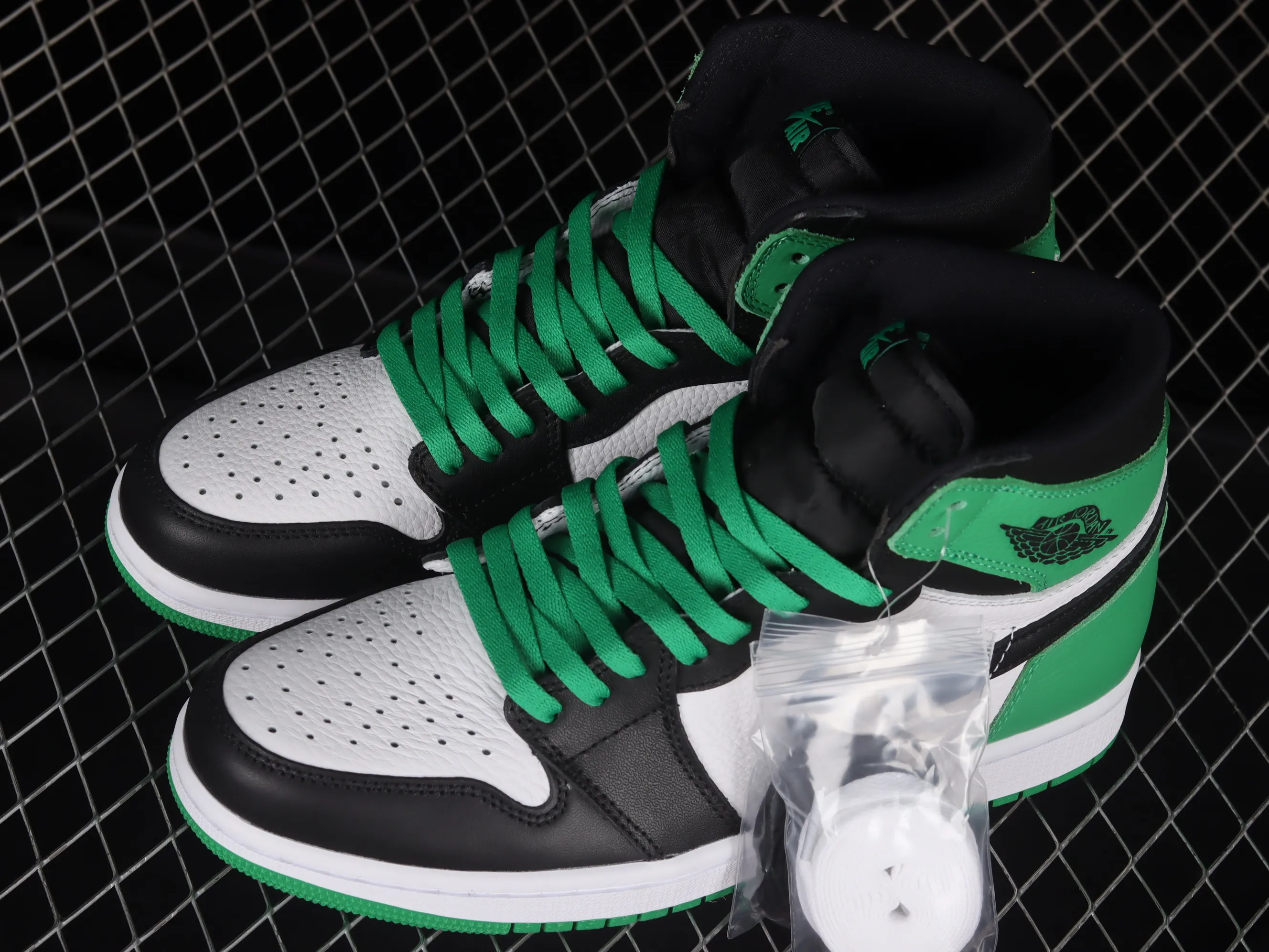 All categories Air Jordan Jordan series basketball shoes Air Jordan 1 High L version Air Jordan 1 High OG "Lucky Green" AJ1 Joe 1 Celtics Black Green Toe DZ5485-031